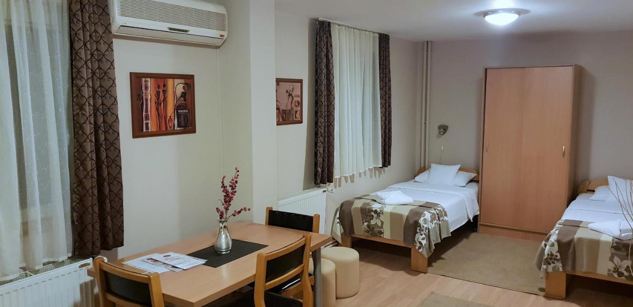 Hotel Topcider Belgrado Buitenkant foto