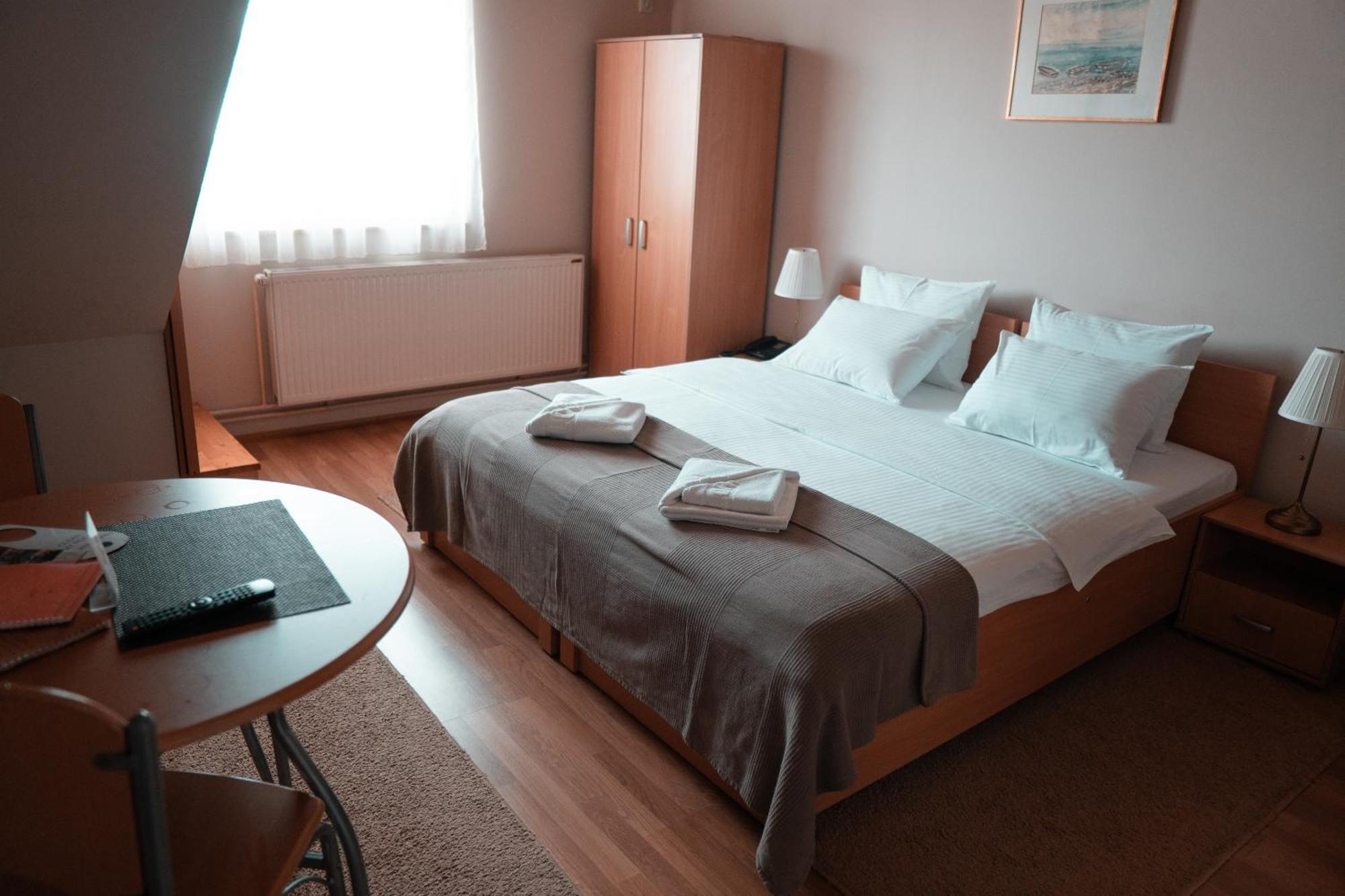 Hotel Topcider Belgrado Buitenkant foto