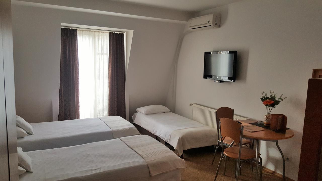 Hotel Topcider Belgrado Buitenkant foto